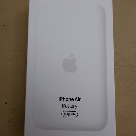 Apple Other - Apple MagSafe Battery Pack - White